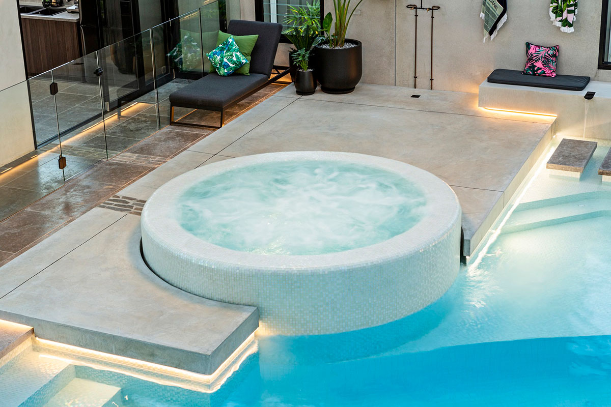 White CMC095 Fully-tiled pool and White Crystal Pearl in Spa pool