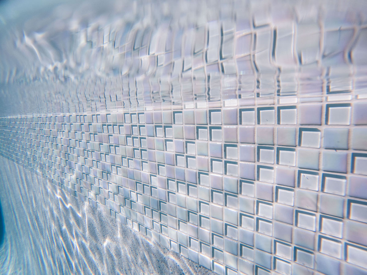White Crystal Pearl Blend GCR305 underwater waterline tile