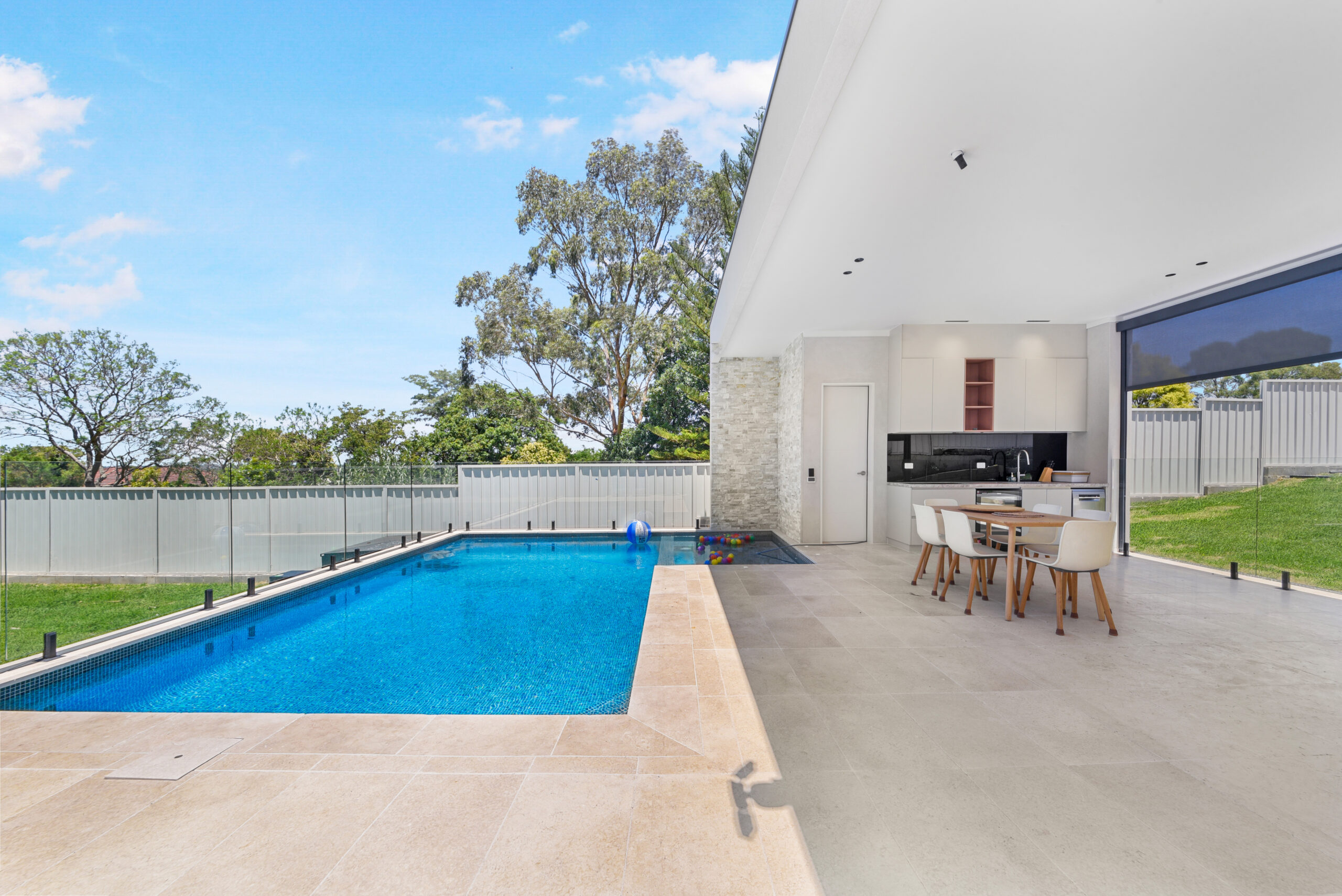 SS315 Contempo Gold 5 Contempo Gold Walling & Peacock Glass Fully-tiled Pool