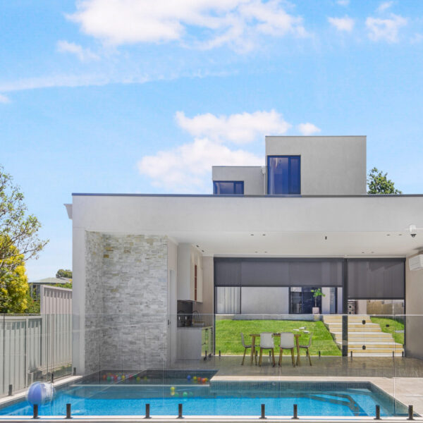 Contempo Gold Walling & Peacock Glass Fully-tiled Pool