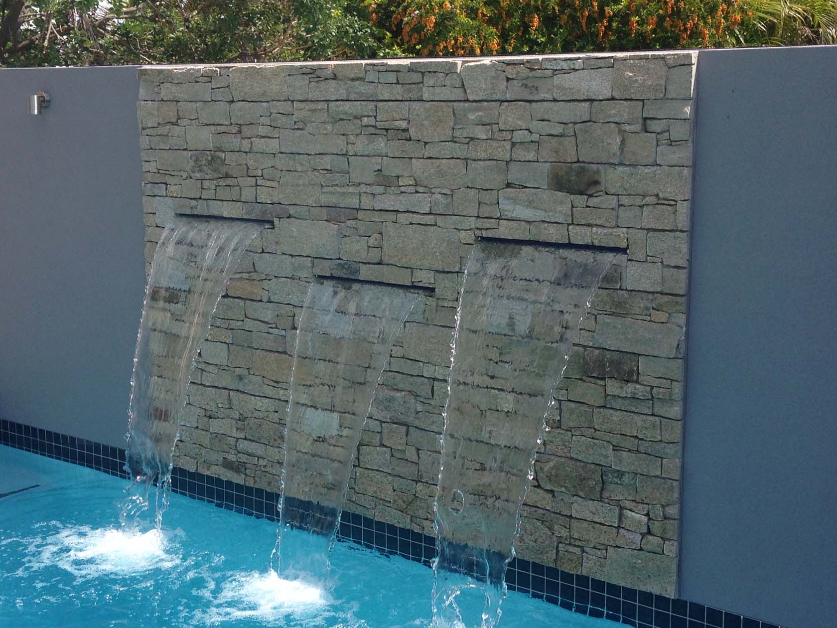 SS500 Kosciuszko stone cladding on pool water feature
