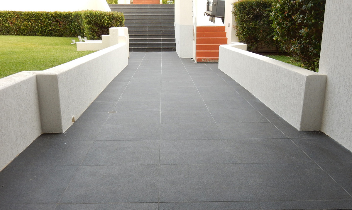Nero Porcellano tiled walkway