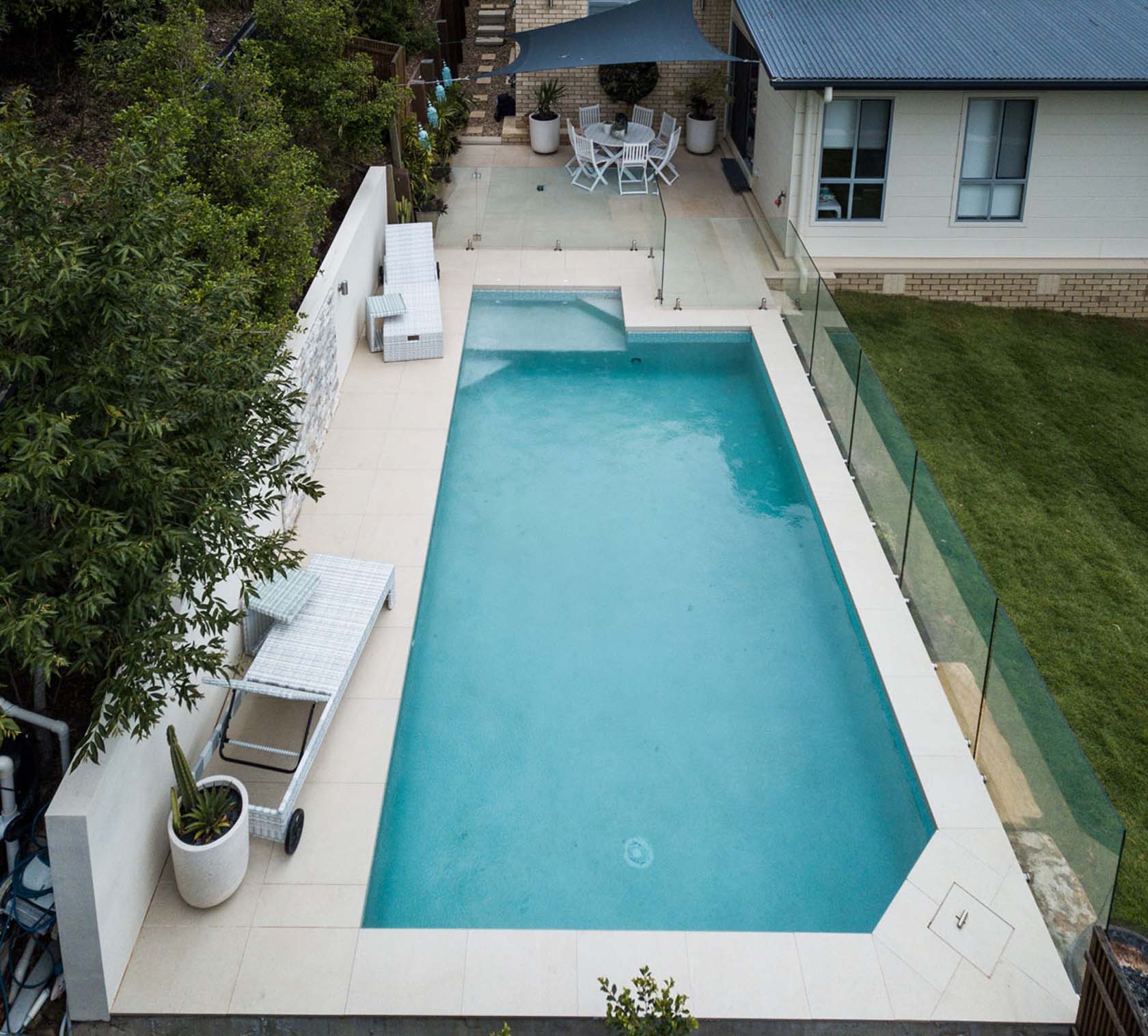 Pluto Porcelain pool coping and surrounds with Urban White Waterline tiles and Thredbo walling