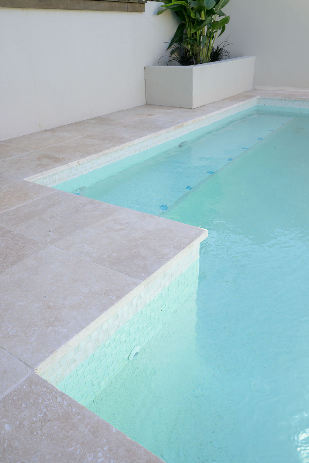 Linen Travertine pool coping and surrounds with White Crystal Pearl Blend GCR305 waterline tile