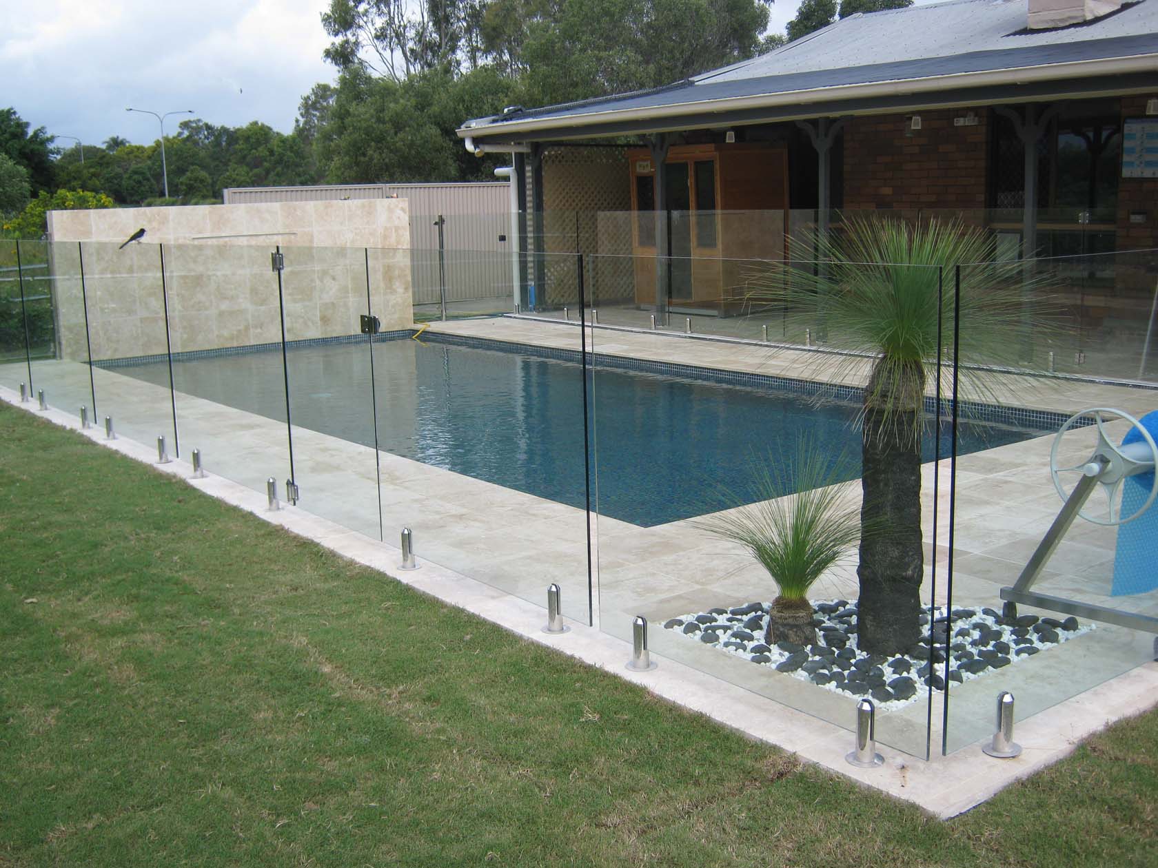 Macadamia Travertine pool wall, coping and surround tiles