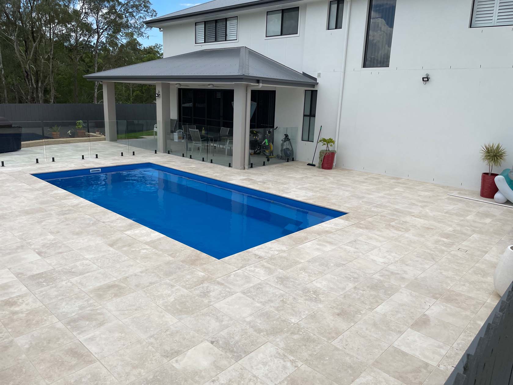 Macadamia Travertine pool coping and surround tiles
